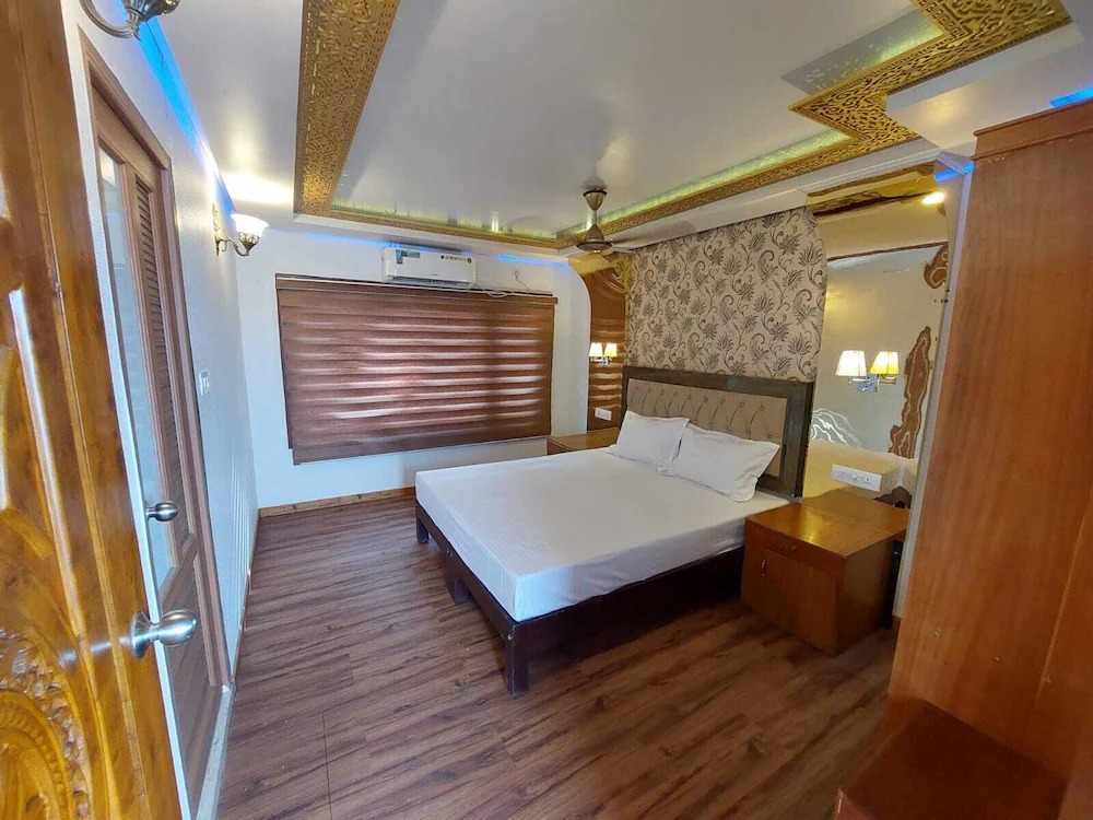 Executive, 2 Kings, Lake View